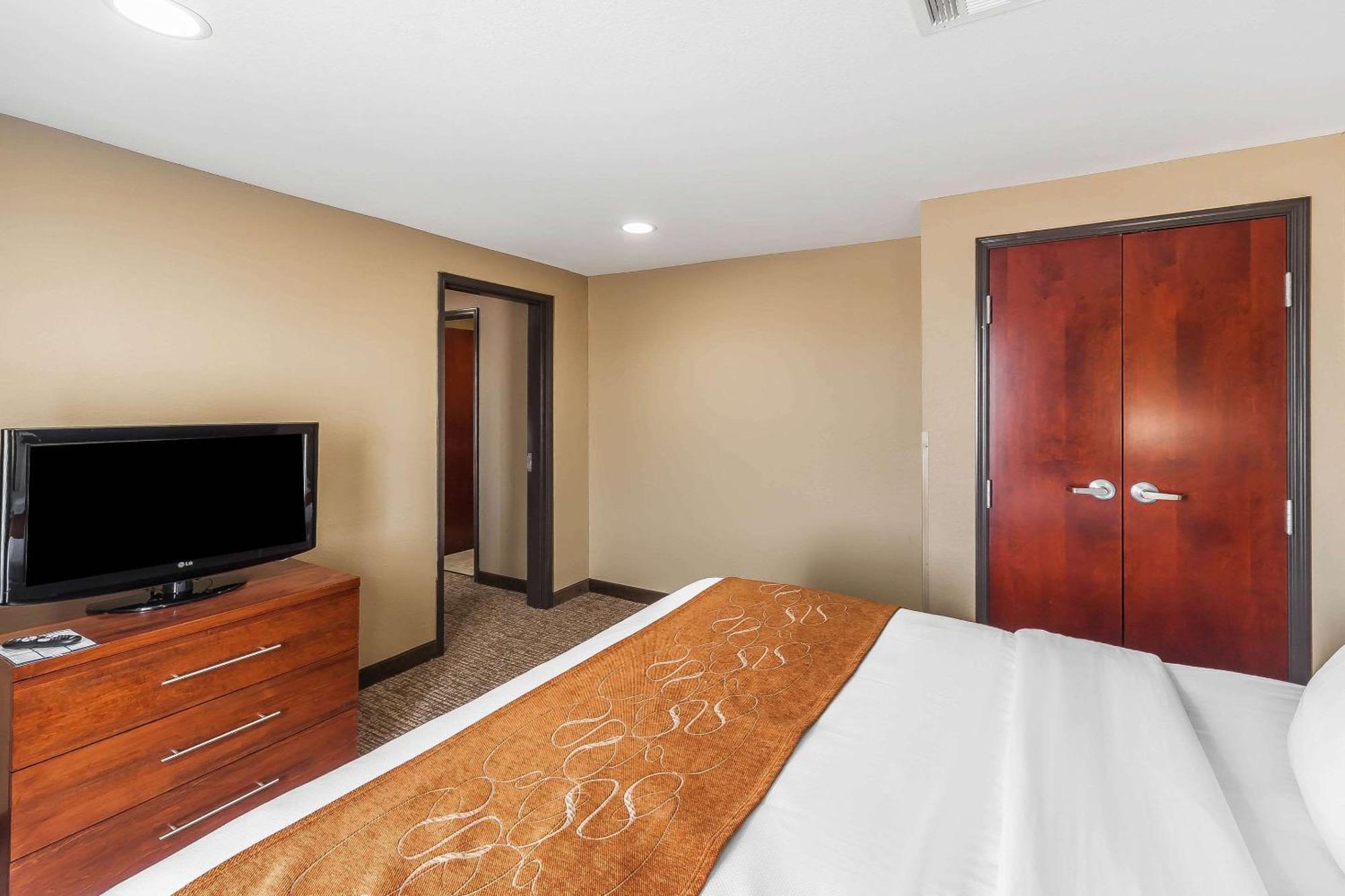Comfort Suites Yukon - SW Oklahoma City Bagian luar foto