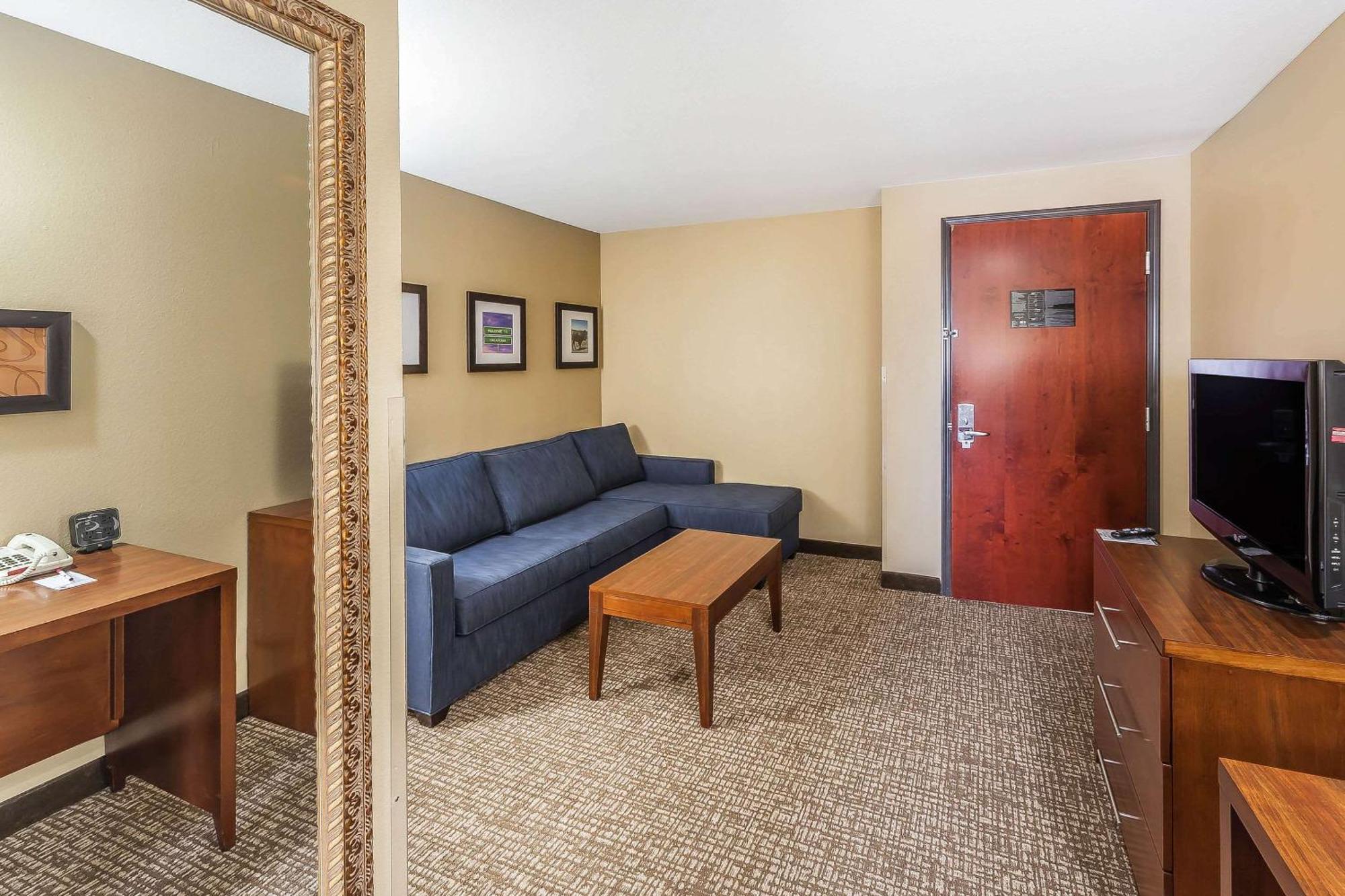 Comfort Suites Yukon - SW Oklahoma City Bagian luar foto