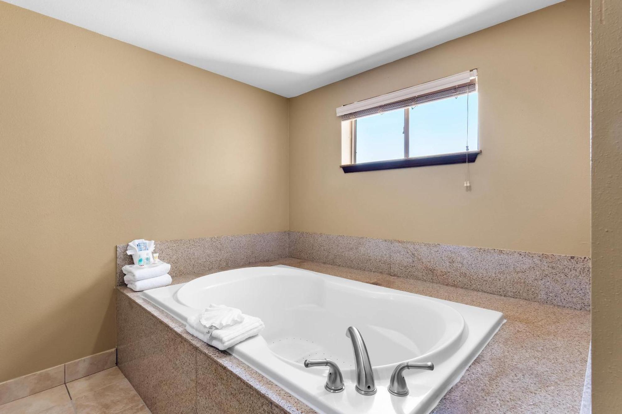 Comfort Suites Yukon - SW Oklahoma City Bagian luar foto