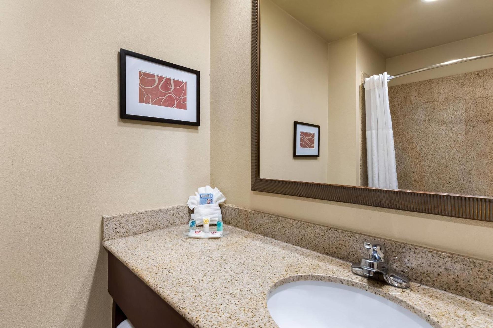 Comfort Suites Yukon - SW Oklahoma City Bagian luar foto